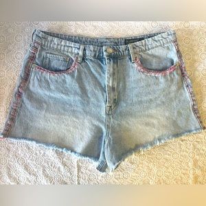 Blank NYC The Barrow Vintage High Rise Short, 31; raw hem, up-cycled embroidery